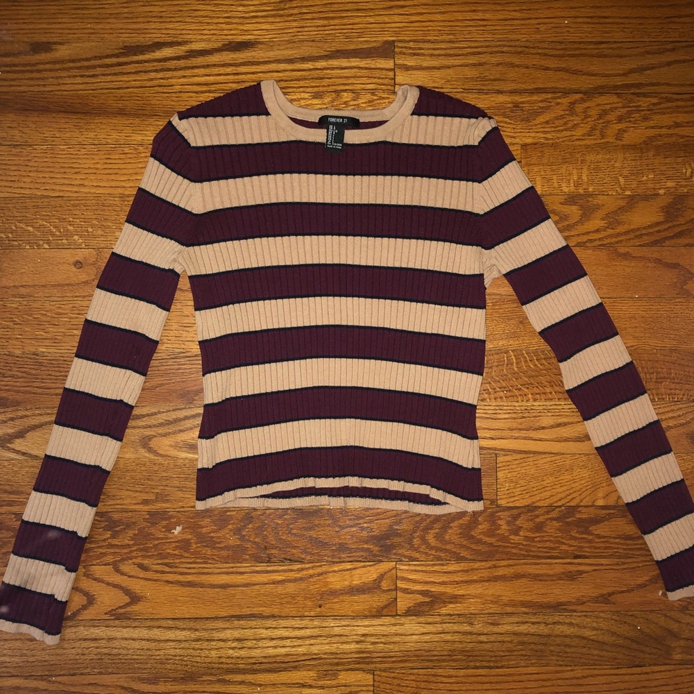 Cropped and ribed long sleeve sweater